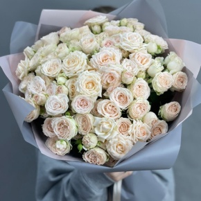 Букет "Кремовый микс" из 25 кустовых роз (50 см) в Ивантеевке