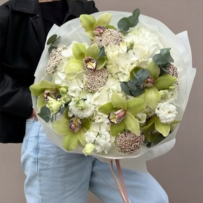 Букет "Эдем" из гортензии, орхидей, эустом, эвкалипта и озатамнуса в Ивантеевке