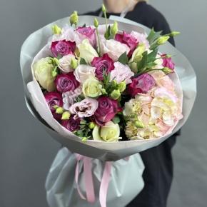 Букет из роз, гортензии и эустом в Ивантеевке