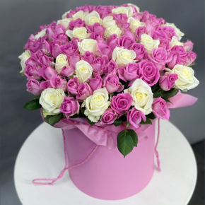 Композиция в шляпной коробке из 151 розы кения микс в Ивантеевке