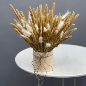 Композиция в шляпной коробке из колосков и лагуруса в Ивантеевке