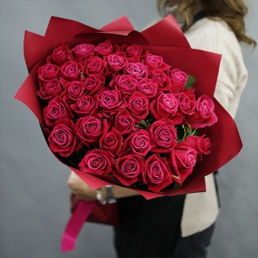Букет из 35 малиновых роз Шангрила (50 см) в Ивантеевке