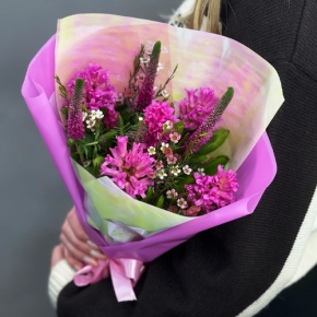 Букет "Вспышка" из гиацинтов, хамелациума и вероники в Ивантеевке