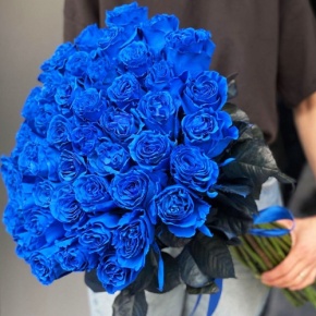 Букет из 51 синей розы Эквадор под ленту (70 см) в Ивантеевке
