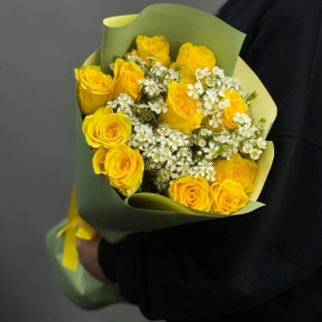 Букет "Нотка счастья" из лимонных роз и хамелациума (40 см) в Ивантеевке