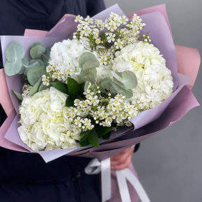 Букет "Суприм" из гортензий и хамелациума в Ивантеевке