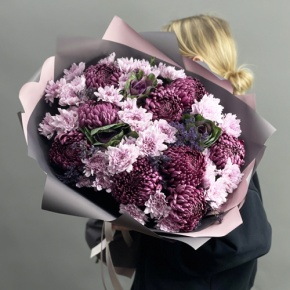 Букет "Виолетта" из хризантем Бигоуди, лимониума, брассики и кустовых хризантем в Ивантеевке