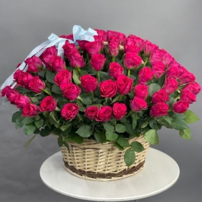 Композиция в корзине из 151 малиновой розы в Ивантеевке