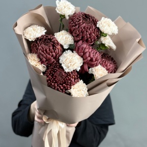 Букет из хризантем Бигоуди и диантусов в Ивантеевке