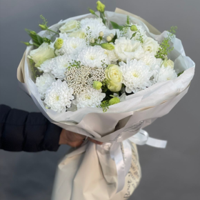 Букет "Меланхолия" из роз и хризантем в Ивантеевке