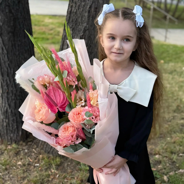 Букет на 1 сентября с гладиолусами, розами и антуриумом в Ивантеевке