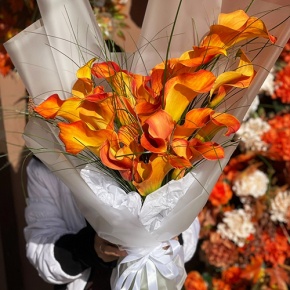 Монобукет из 21 оранжевой каллы в Ивантеевке
