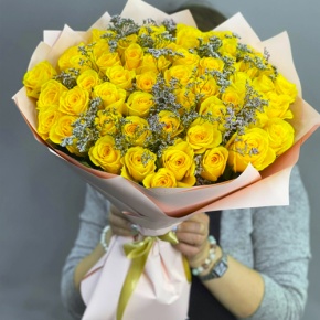 Букет из 51 лимонной розы с лимониумом в Ивантеевке
