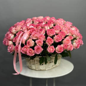 Композиция в корзине из 101 розы Джумилия в Ивантеевке