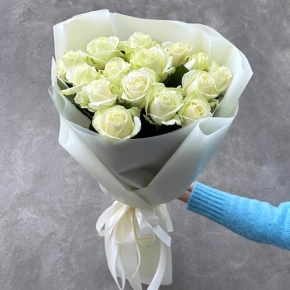 Букет "Умка" из 15 белых роз (50 см) в Ивантеевке