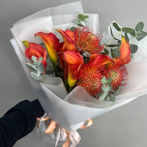 Букет "Империал" из калл, лейко и эвкалипта в Ивантеевке