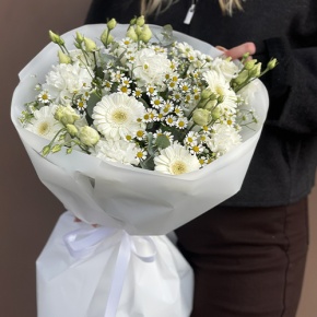 Букет "Вера и надежда" из ромашек, гербер, эвкалипта, диантусов и эустом в Ивантеевке
