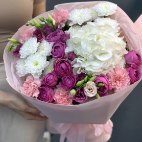 Букет "Вуаль" из хризантемы, кустовых пионовидных роз Мисти Баблз, диантусов, Голландской гортензии и эустом в Ивантеевке