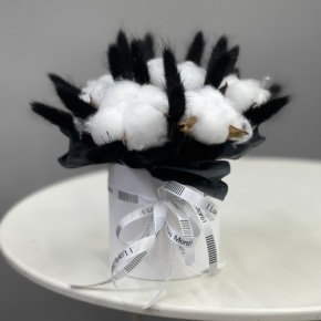 Композиция в шляпной коробке мини "Чикатуха" из хлопка и лагуруса в Ивантеевке