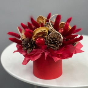 Композиция в шляпной коробке "Глинтвейн" из шишек, корицы и лагуруса в Ивантеевке