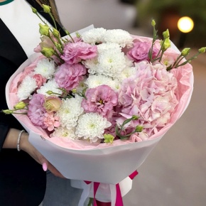 Букет "Табу" из хризантемы, Голландской гортензии и эустомы в Ивантеевке