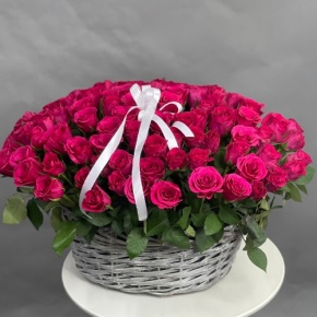 Композиция в корзине из 101 малиновой розы (40 см) в Ивантеевке