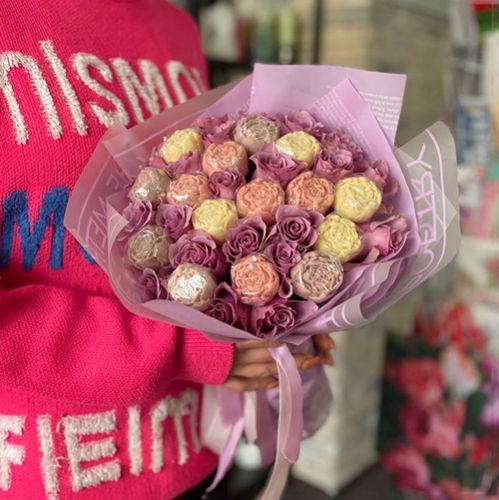 Букет из роз и шоколадных пионов в Ивантеевке