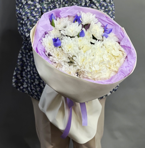 Букет "Грация" из ирисов, гортензии и кустовых хризантем в Ивантеевке