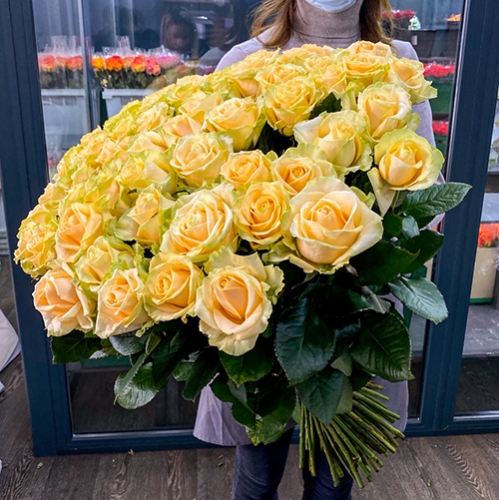 75 роз Аваланж (70 см) в Ивантеевке