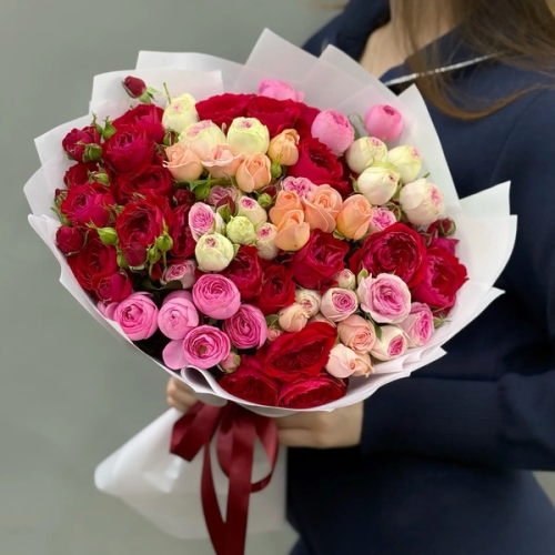 Букет из 15 разноцветных веток кустовых роз в Ивантеевке
