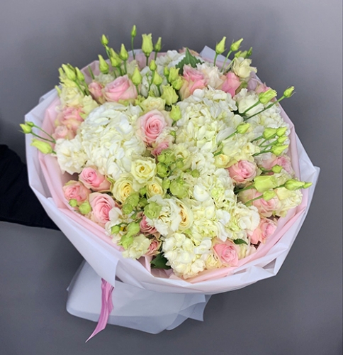 Букет "София" из гортензий, эустом и роз в Ивантеевке